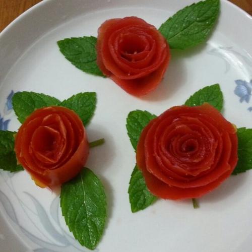 钒钒-1做的番茄玫瑰花
