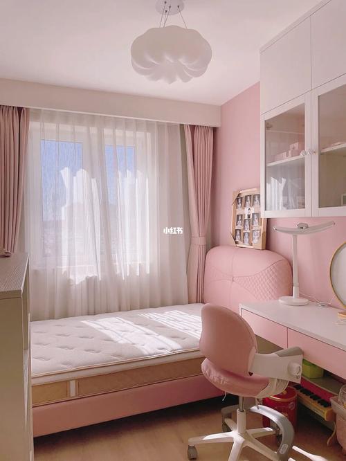 普通人家的儿童房,没有什么巧妙的设计,尽全力给孩子一个舒适的小房间