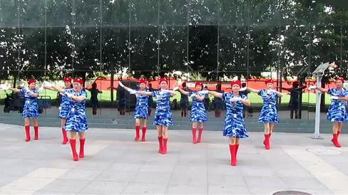 视频《江南梦》演示 千岛湖湖山公园广场舞队 10人队形版
