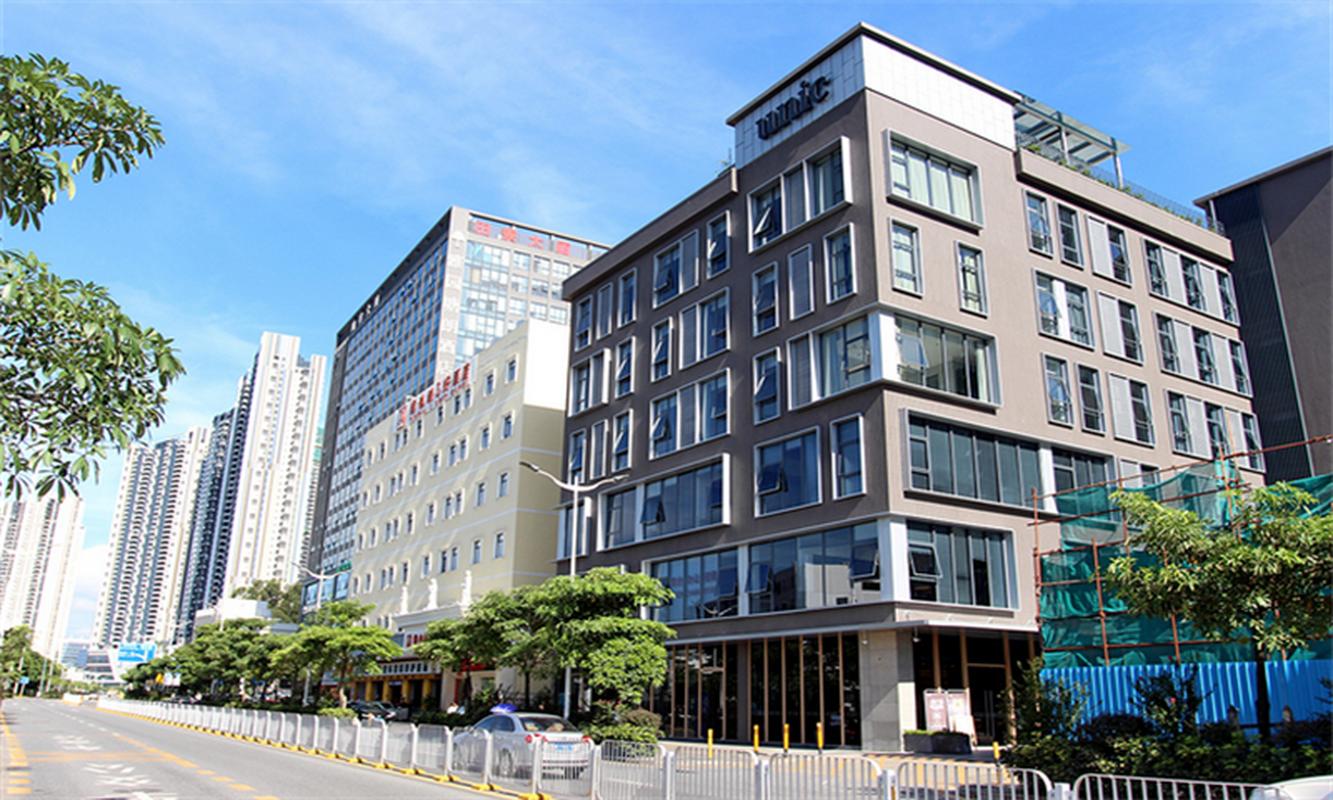 安姆特大厦是深圳南山区的标志性建筑,外观独特,设施先进,提供现代化