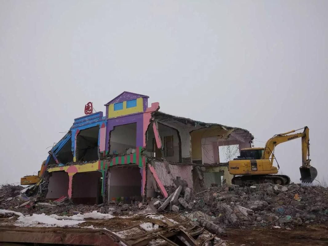 河南鹿邑近10所民办学校面临被拆举办者质疑违法占地的拆除理由
