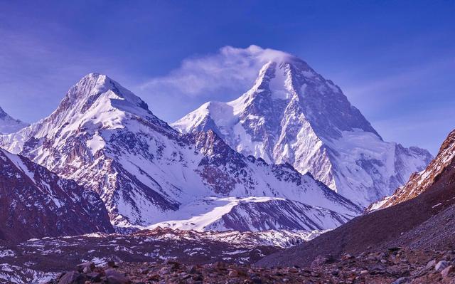 世界最高峰就是位于中国边境的喜马拉雅山脉上的珠穆朗玛峰,人尽皆知