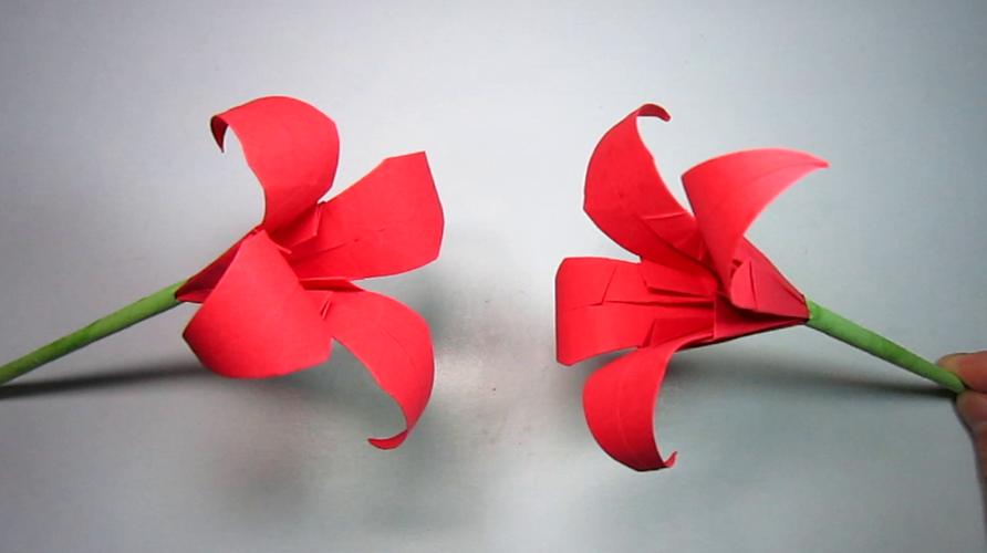简单又好看的纸花折法,手工折纸百合花