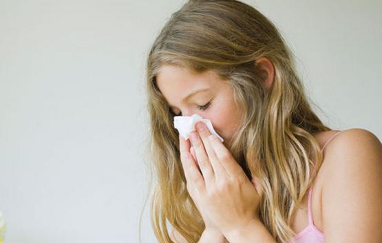 鼻炎总流鼻涕怎么办 鼻炎的治疗方法