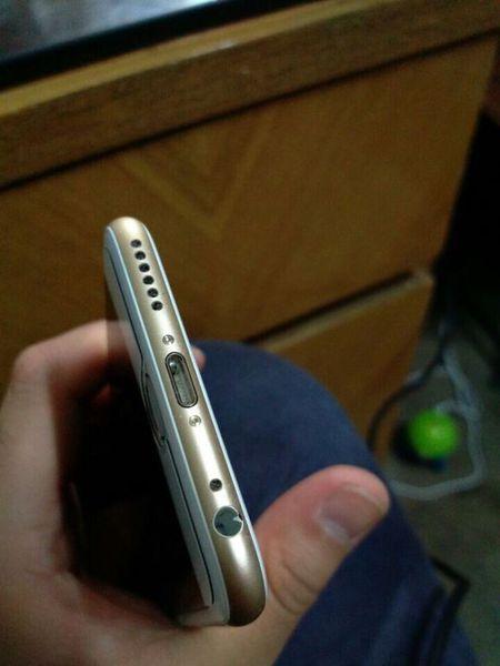 iphone6的耳机孔在上面还是下面?