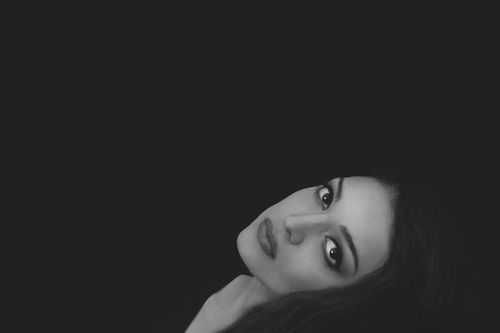 黑白摄影的一个女人monochrome photography of a woman