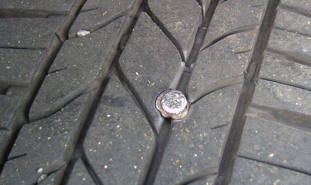汽车胎压总是不稳定,车胎隐隐存在漏气嫌疑,可以自检胎压泄露处