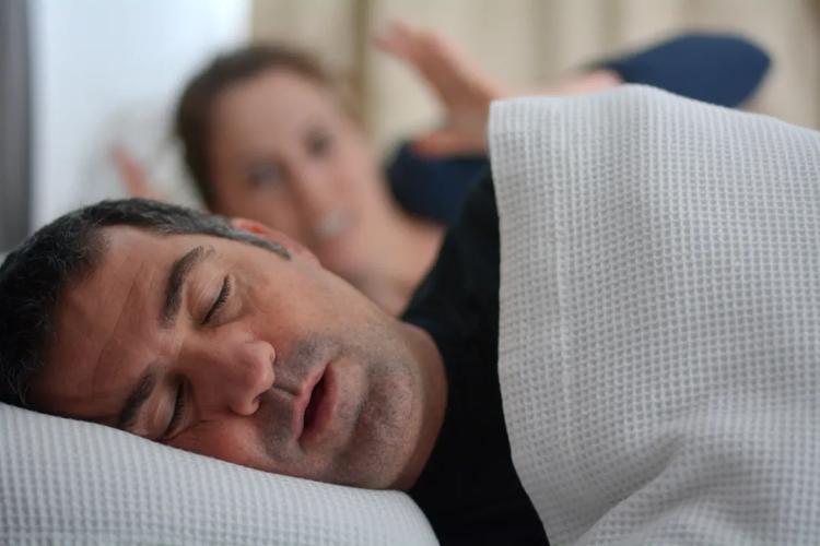 平躺睡觉呼吸不畅是什么原因
