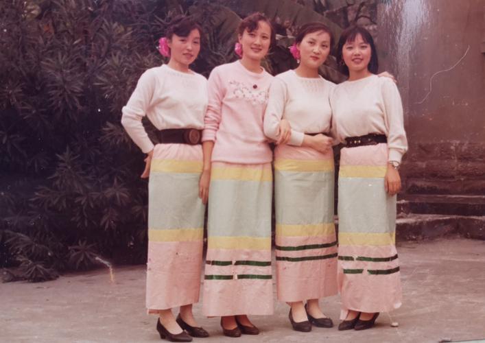 八十年代中期去纪念标部队慰问演出舞蹈巜月光下的凤尾竹》