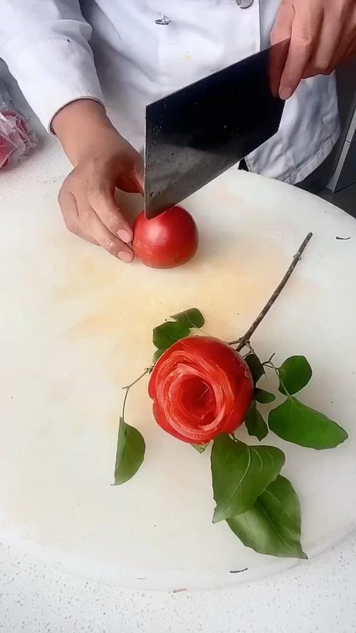 西红柿切出玫瑰花