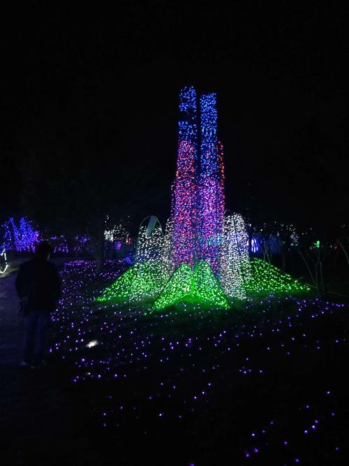 五彩斑斓,灯光璀璨的北流会仙河公园的灯光秀.