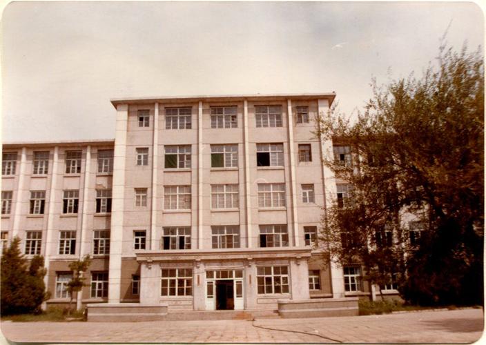 教学主楼1987年