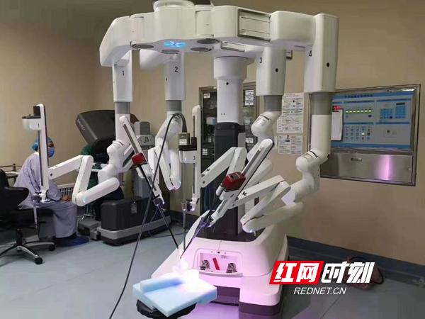 第四代达芬奇手术机器人在南华附一医院