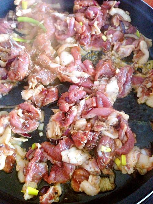 铁板烤肉 铁板烧 铁板酸菜 (东北家常)(猪肉)