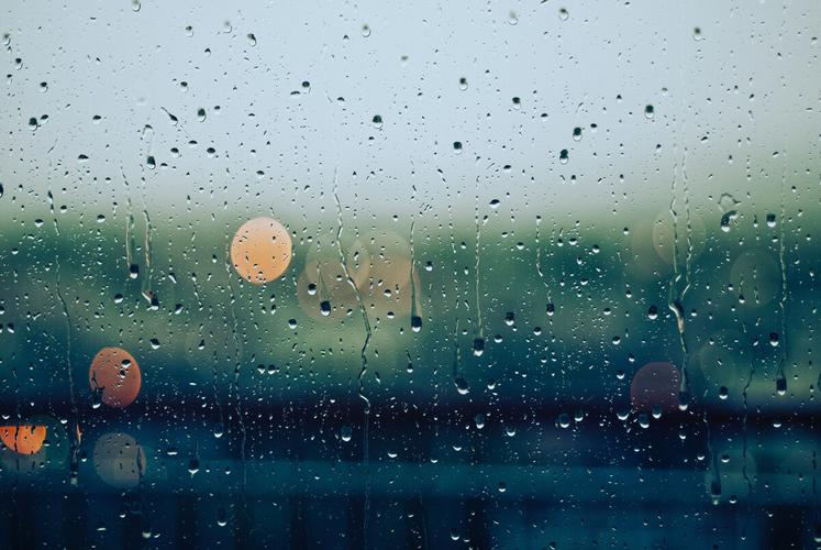 雨可伤感可唯美可浪漫不变的是雨善变的是人