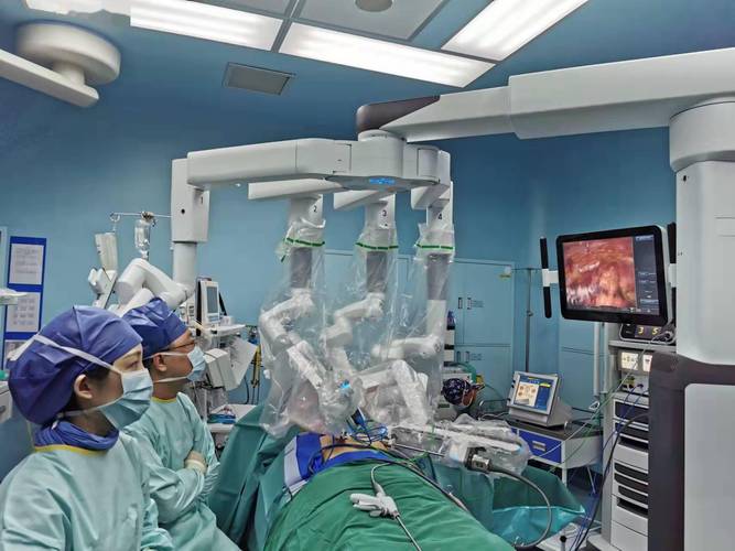达芬奇手术机器人,助力甲状腺肿瘤清除手术
