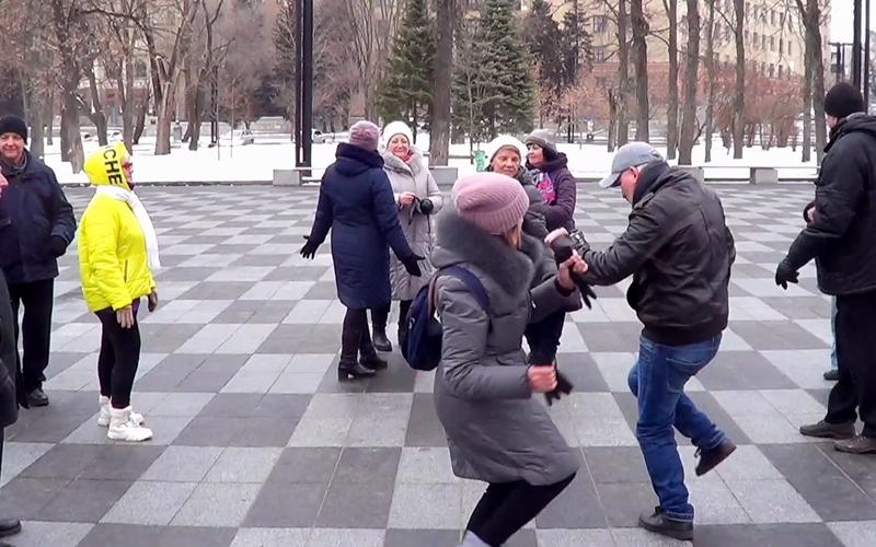 【本帝仁】2023年2月8日快乐的一天,kharkiv哈尔科夫公园里跳舞的
