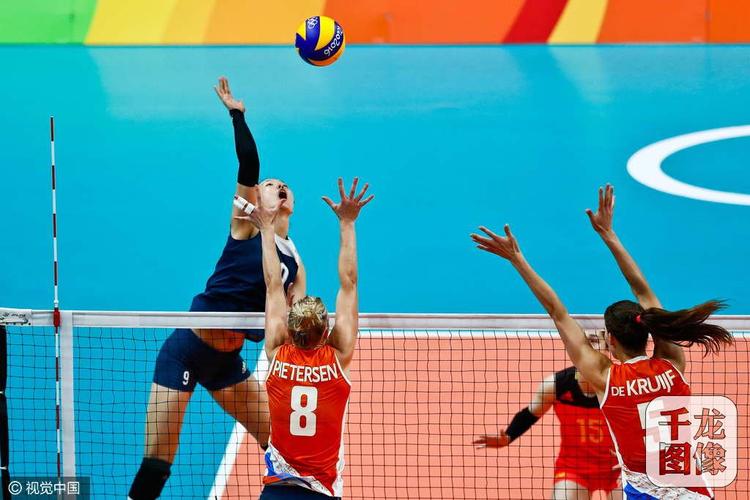 北京时间8月19日,在里约奥运会女排半决赛中,中国队战胜荷兰队晋级