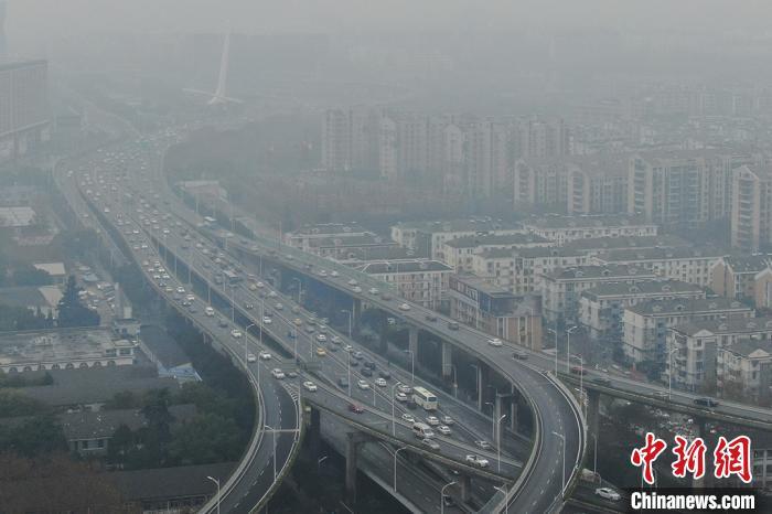 南京遭遇雾霾围城