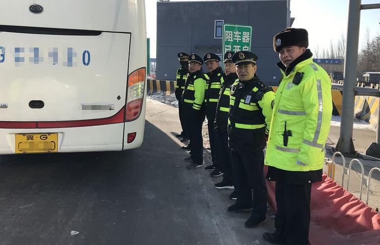 河北省相邻15个县市的交通运管执法人员,在京藏高速市界康庄检查站对
