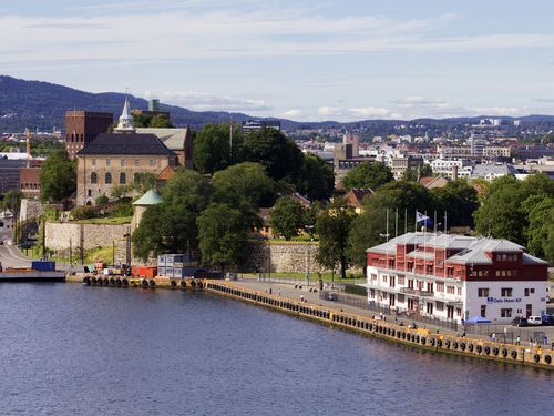 挪威,奥斯陆,建筑物,树木,城市,河流 桌布 - 2560x1920