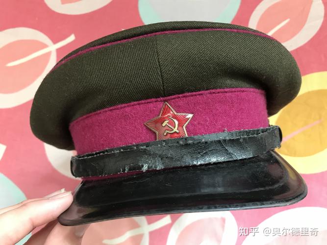 58头围大檐帽二战苏联大檐帽与俄联邦将官大檐帽在体型上的对比,可以