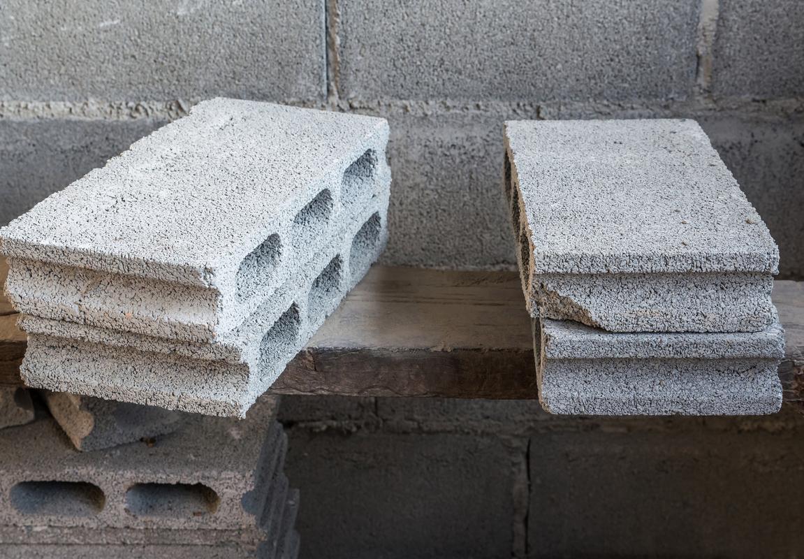 轻集料混凝土#  轻集料混凝土最突出的优点是质量轻,与同强度等级的