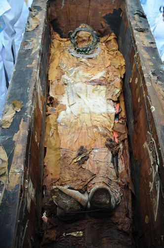万历皇帝的遗体被发掘出来后,因为当时时代的动荡让他的尸骨遭到了