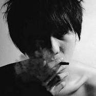 孤独寂寞的男生抽烟黑白qq头像图片分享