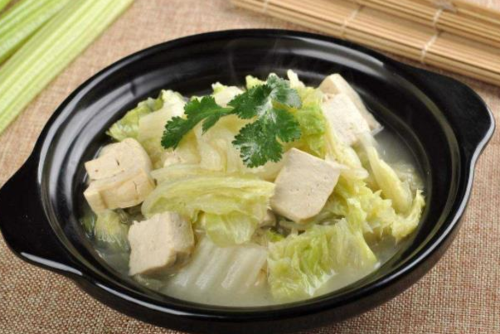 做菜其实没那么难:学学这道肉末白菜炖豆腐,简单营养又下饭