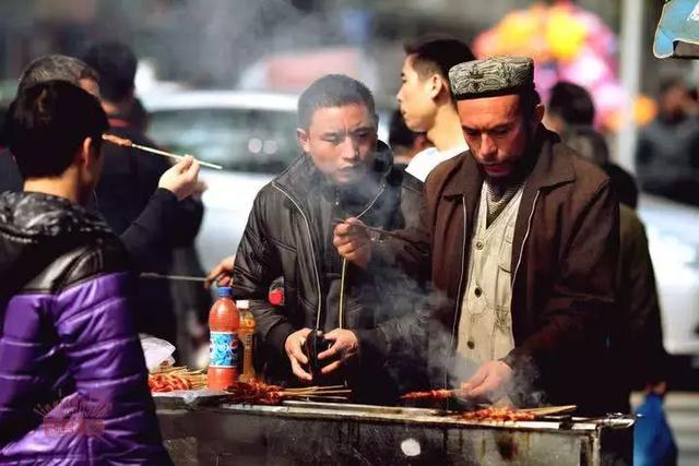 都说羊肉串是从新疆传出来的,新疆人不干了:新疆不吃羊肉串