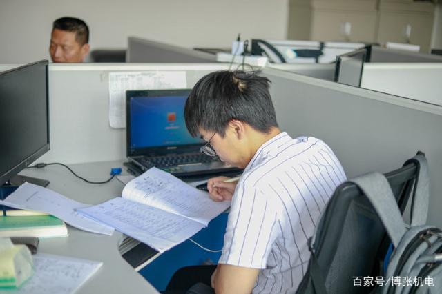 重庆博张机电设备有限公司办公室工作状态展示