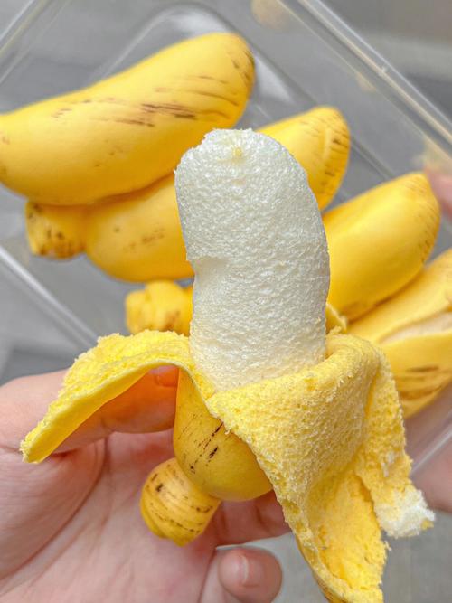 随手打包的香蕉包居然可以剥皮一口爆浆