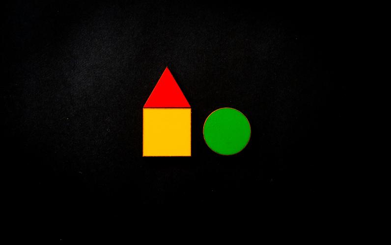 红色三角形,黄色正方形和绿色圆圈插图