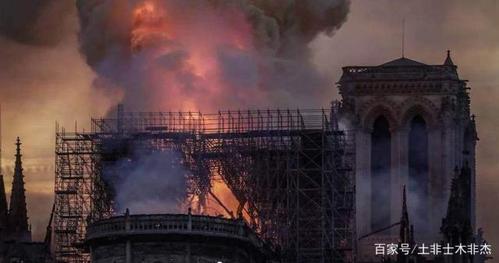 法国卢浮宫失火