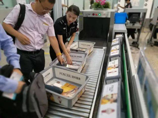 微创新空筐自动传送整理装置亮相深圳机场安检通道