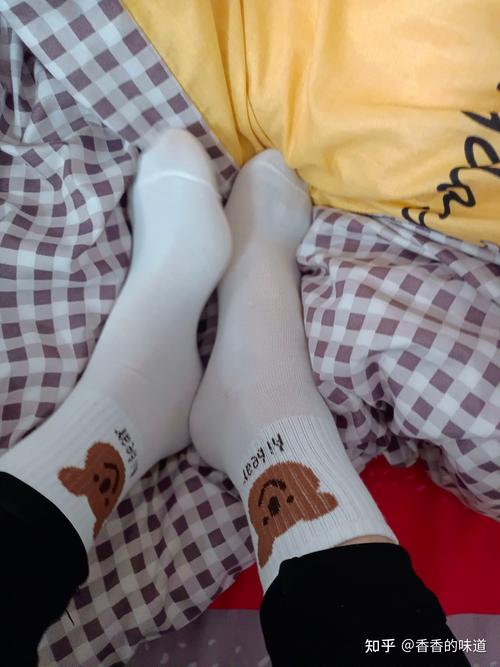 为什么女生都喜欢穿白袜子