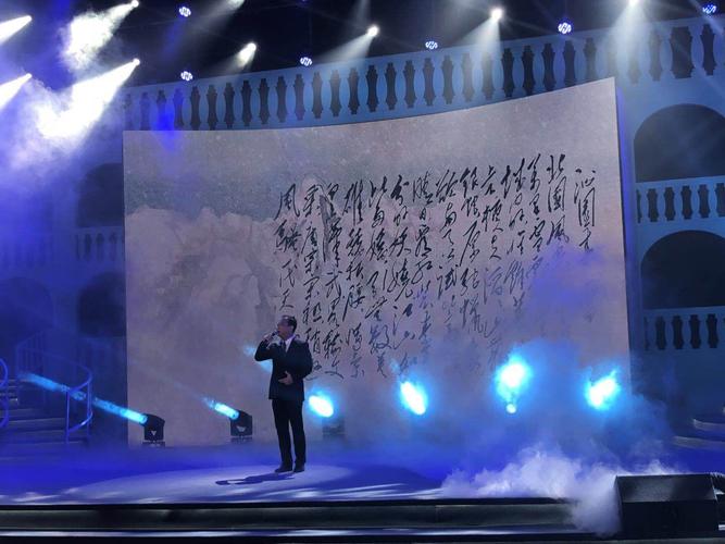 图为中央广播电视总台著名播音员王浩瑜朗诵《沁园春雪》.