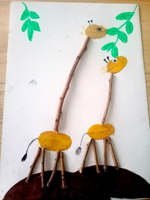 北峪口幼儿园手工活动—树枝树叶粘贴画