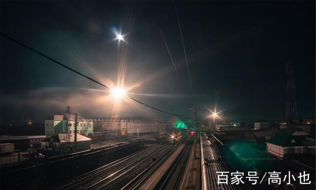 受洪水影响,鹤岗火车站部分列车停运