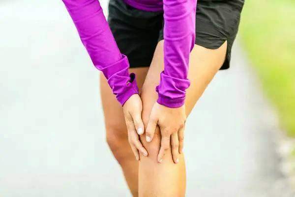只要你的膝盖不痛,不红肿,也不影响活动,大概率是生理性的弹响,不用