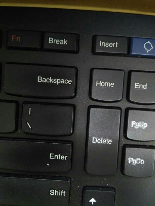 电脑键盘那个键是删除键