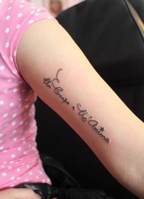 女生手臂好看的英文字纹身图案