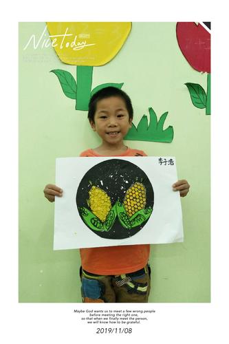 长岐镇中心幼儿园兴趣美术班创意颜料画《小玉米》
