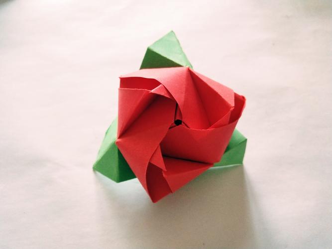 神奇的魔方 b>折纸玫瑰花 简单 /b>易学,手把手教你折出漂亮的玫瑰花