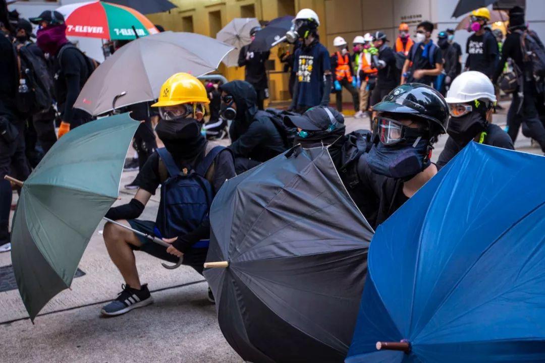 近期的暴乱已经越来越严重,利用蒙面来乱港反中,破坏香港的繁荣稳定