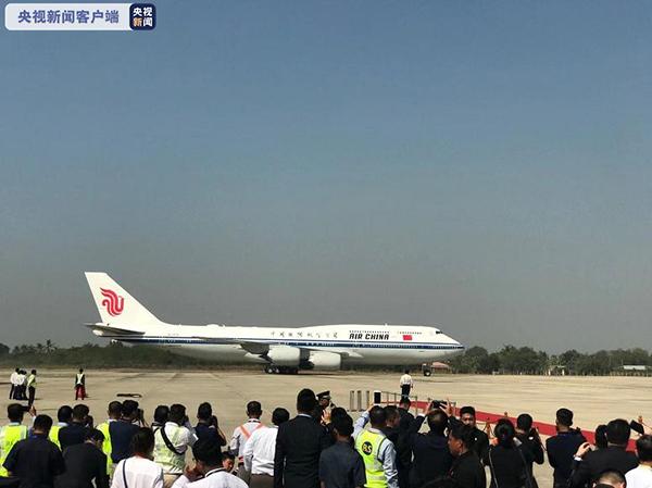 当地时间1月17日,中国国家主席习近平乘专机抵达缅甸首都内比都国际