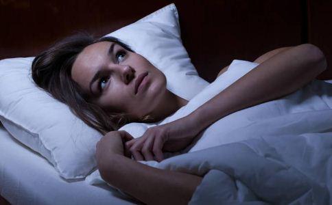 晚上睡不着危害大 三个方法帮你解决失眠