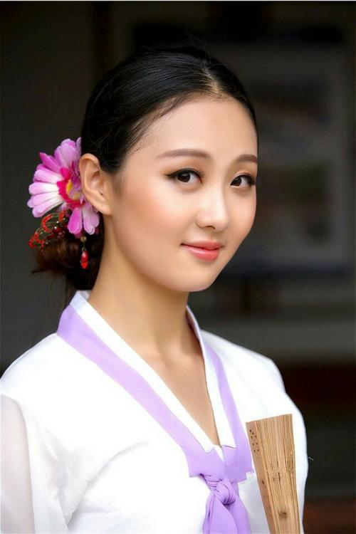 凤栖阁:亚洲佳丽-穿传统朝鲜服饰的漂亮姑娘!