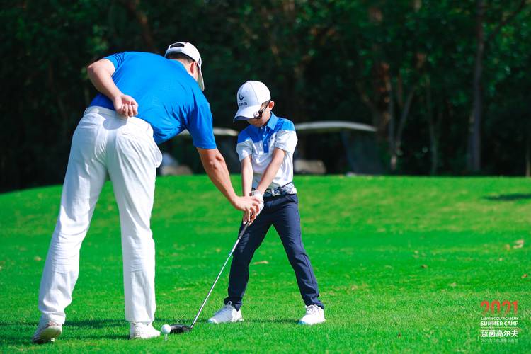 小孩子几岁开始学高尔夫?_教学_教练_专业